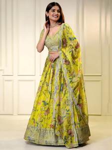Lehenga Choli de Organza Amarillo con Bordado Floral de Lentejuelas y Zari, Blusa y Dupatta a Juego, Estilo Bollywood para Fiestas y Festividades - Product Image 2