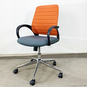 HOM1018-01 Chaise de bureau ergonomique avec base pivotante, accoudoirs intégrés, hauteur réglable, design minimaliste pour atelier et chambre, en tissu - Product Image 3