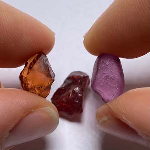 Piedra Preciosa Suelta de Granate Rojo Natural Ojo de Gato, Forma de Corazón, 8mm, Pulida, Mineral de Alta Calidad - Product Image 1