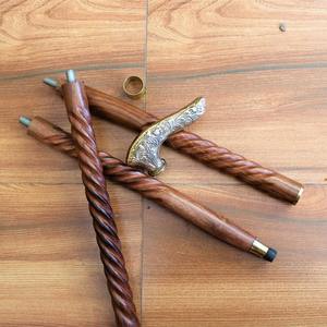 Bâton de randonnée pliable de style antique pour gaucher avec corps en bois massif, poignée en laiton et embout métallique pour la randonnée - Product Image 4