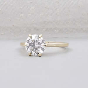 Anillo de compromiso con diamante de corte redondo y solitario de 6 puntas con diamante cultivado en laboratorio - Product Image 2