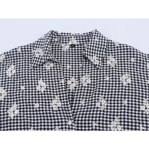 เสื้อเอวลอยปักลายดอกไม้สำหรับผู้หญิงเสื้อเอวลอย100% ลำลองฤดูร้อนผ้าคอตตอนปกคอเสื้อตกแต่งโลโก้ - Product Image 4