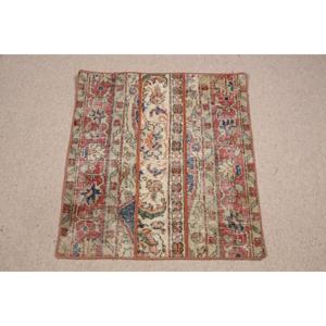 Petit tapis vintage 2,2x2,4 pieds, tapis turc en laine rouge Ikat - Product Image 1