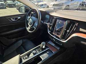 PARFAITEMENT UTILISÉ 2022 Volvo S60 - Product Image 3