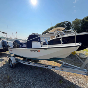 Bateau Boston Whaler 170 Montauk Bateau - Product Image 1