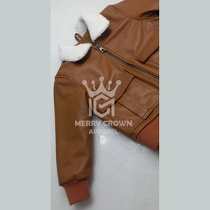 แจ็คเก็ตบอมเบอร์หนังแกะสำหรับผู้ชาย รุ่นใหม่ปี 2025 ขายส่ง OEM สไตล์ลำลอง ซิปเต็มตัว พร้อมพิมพ์ลายผ้าใบด้านหน้าตามสั่ง - Product Image 3