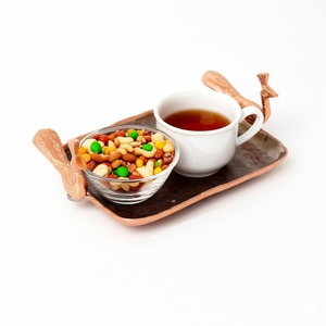 Elegante plato de metal de doble tono con asas decorativas de pavo real de cobre Rectangular Bandeja de servicio de aluminio con acabado negro - Product Image 1