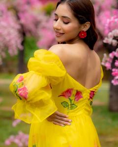 Robe longue indienne en coton imprimé fleuri fait à la main tenue de fête pour femme élégante avec taille naturelle vente de cadeau de mariée personnalisée - Product Image 4