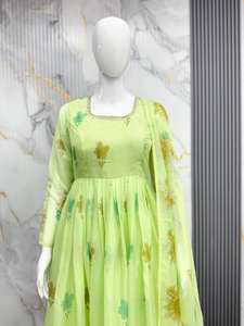 NUEVO LANZAMIENTO DE KURTA PENT DE DISEÑADOR CON DUPATTA, TELA DE ORGANZA SUAVE Y PURA CON ESTAMPADO FLORAL PARA FIESTAS, ESTILO CASUAL REVERSIBLE - Product Image 3