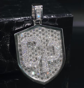 Pendentif en argent sterling 925 avec diamants Moissanite VVS étincelants, taille baguette et ronde, pour homme et femme, idéal pour les soirées - Product Image 1