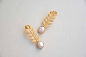 Aros de Latón Chapados en Oro al por Mayor, Cristal Curativo Genuino, Acabado Pulido, Pieza de Moda Chapada en Oro, Premium B2B - Product Image 3