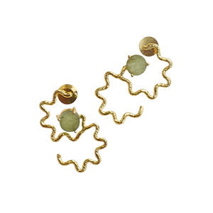 Boucles d'oreilles classiques à clous ornées de pierres précieuses naturelles, revêtement doré et bijoux de qualité finement travaillés - Product Image 6