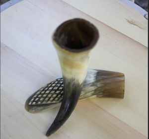 Juego de cinco piezas de soporte de cuerno para beber de hierro decorativo funcional Artesanías naturales para sostener un cuerno para beber cuando está en uso - Product Image 4