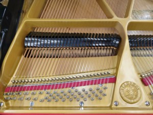 Piano de cola Yamaha G2 de alto rendimiento con diseño clásico para escenario y estudio, con un rico tono acústico 758968 - Product Image 3