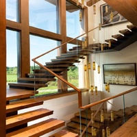 Escalier flottant moderne de luxe, escalier en bois sur mesure avec garde-corps en verre pour la décoration intérieure de villa