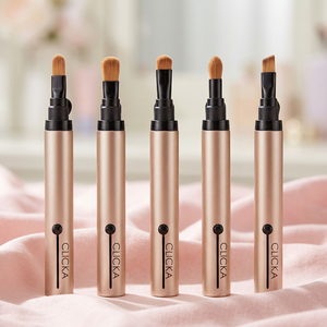 Juego de Brochas de Maquillaje de la Serie 1 CLICKA, Hecho en Corea, Duradero, Color Dorado, con Tapa Retráctil Patentada, Ideal para Viajes - Product Image 1