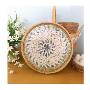 Plateau de service en rotin de luxe avec incrustation de nacre, décoration d'intérieur - Product Image 1