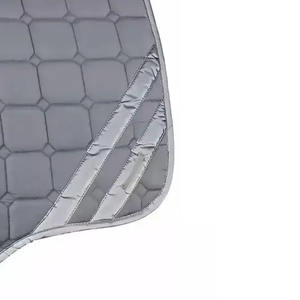Tapis de selle équestre réfléchissant haute visibilité pour l'entraînement nocturne et les événements de sécurité routière - Product Image 3