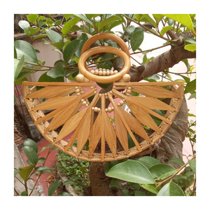 Elegante bolsa de bambú hecha a mano-Monedero con textura de verano para minoristas del mercado de exportación y apariencia de moda de viajes costeros - Product Image 1