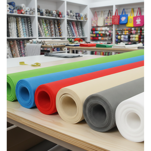 Tela no tejida de PP+PE para techos, ligera, transpirable, duradera, fabricada en Indonesia, para impermeabilización en la construcción. - Product Image 4