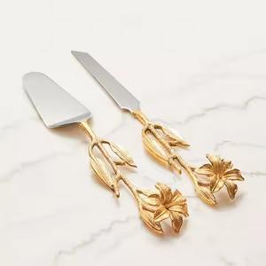 Ensemble de serveurs à gâteaux en laiton élégant design de poignée en boucle à défilement orné ustensile de mariage ou de fête en or de luxe - Product Image 4