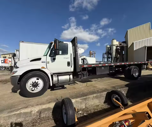 รถบรรทุก International DuraStar 4300 ปี 2013 มือสอง สภาพดีเยี่ยม ขนาด 24 ฟุต แบบพื้นเรียบ - 220 แรงม้า เกียร์อัตโนมัติ พวงมาลัยซ้าย/ขวา จัดส่งรวดเร็ว - Product Image 3