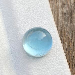 พลอยคาโบชองทรงกลมสีฟ้าธรรมชาติขนาด9มม. ความวาว3.52กะรัตอัญมณีหลวมสีเปลี่ยนเครื่องประดับทำ - Product Image 1