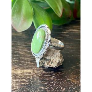 Anillo Estilo Boho Hecho por Artesanos Navajo con Gaspeita Australiana y Plata de Ley, Talla 6, con Turquesa Natural y Ópalo Engastado en Bisel para Uso Diario - Product Image 4