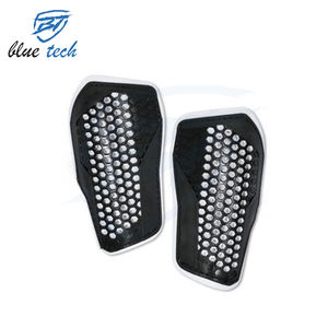 Espinillera de fútbol de fibra de carbono de compresión personalizada, espinillera de rodilla de sublimación de hockey de plástico 2024 - Product Image 2