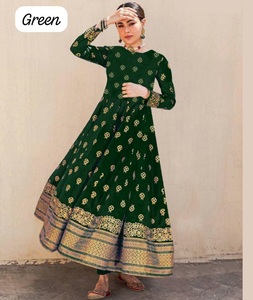 Diseñador Anarkali Style Rayon Long Kurtis Ropa informal étnica india para festivales con estampado de lámina para ropa informal y de festival - Product Image 1