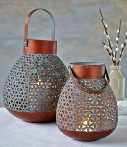 Lanterne traditionnelle islamique en métal pour le Ramadan, pour créer des coins spirituels, émettant une lumière douce et paisible pour la prière - Product Image 4