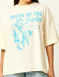 T-shirt à logo surdimensionné graphique Cowboys personnalisé de qualité supérieure pour femmes imprimé d'hiver coupe ample pour toute occasion - Product Image 4