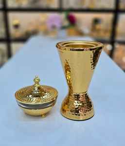 Brûleur d'encens en métal Bakhoor, finition plaquée or, pour encens parfumé, design gravé, brûleur d'encens martelé, en vente en gros - Product Image 1