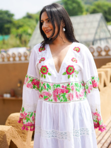 Vestido Midi Bohemio Blanco para Mujer con Estampado Floral, Borlas y Paneles de Encaje, Atuendo Casual Ligero de Verano para Mujer Blanco - Product Image 3
