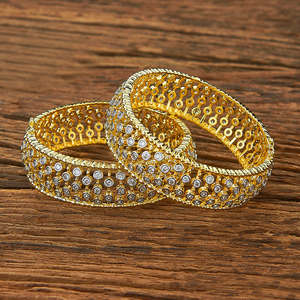 Brazaletes de circonia cúbica hechos a mano clásicos con exportador de joyas chapadas en rodio de dos tonos en India - Product Image 1