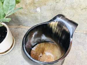 Haute qualité fabriqué à la main Viking sculpture tasse de corne à boire corne naturelle hautement polie d'Inde pour vin bière tasses en céramique - Product Image 4