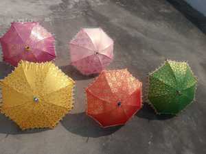 ร่มโครงโลหะสไตล์โมเดิร์นฟาร์มเฮาส์ งานปักมือ พร้อมลายพิมพ์สีทอง - Product Image 3