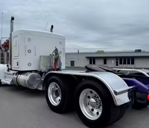 Camion semi-remorque Kenworth W900 Sleeper 2023 de qualité supérieure, avec cabine plate, à vendre - Product Image 5