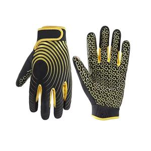 Gants de football américain design personnalisé en gros impression numérique de haute qualité couleurs vente à chaud vêtements de sport gants de football - Product Image 1