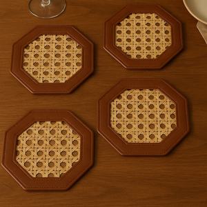 Posavasos de cuero Pu y ratán personalizado, almohadilla de aislamiento de mesa cuadrada, posavasos de té impermeable para el hogar - Product Image 1