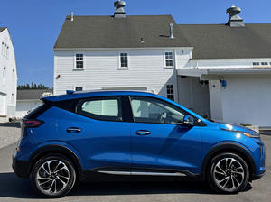 Confiable Chevrolet Bolt EUV para exportación, manejo suave, tecnología futurista AWD Drive R15, tamaño de neumático, asientos de cuero, Color Interior oscuro - Product Image 6