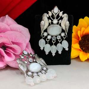 Tenues Chic Western Fusion pour filles Moissanite Stone Stud Birds Boucles d'oreilles Vêtements longue durée pour Ethnic & Chic Western Wear - Product Image 4