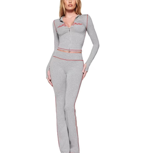 ชุดวอร์มกีฬาผู้หญิงแบบมีฮู้ดผ้าฟลีซระบายอากาศสำหรับฤดูใบไม้ร่วงและฤดูหนาว พิมพ์โลโก้ได้ตามต้องการ  2 ชิ้น ไซส์พลัส สำหรับออกกำลังกาย วิ่ง และเล่นกีฬา - Product Image 1