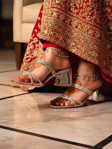 Calzado de moda para mujer de alta calidad, deslumbrante sandalia nupcial, tacón de bloque, elegancia con malla de diamantes de imitación brillante - Product Image 1