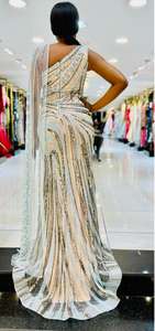 Elegante Vestido de Fiesta Formal Recto hasta el Suelo con Escote Redondo Profundo, Perlas, Cuentas, Lentejuelas, Logo en la Espalda y Adornos Hechos a Mano - Product Image 4