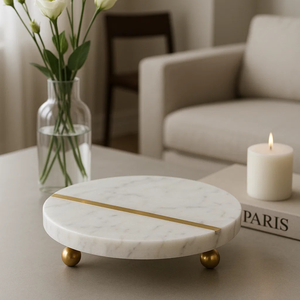 Plateau rond en marbre viral avec détails dorés, parfait pour l'affichage de la décoration ou les cadeaux tendances sur les plates-formes de décoration intérieure - Product Image 4