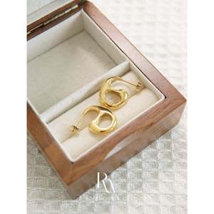 Orecchini a Cerchio Placcati in Oro 18K con Pendenti Collegati e Orecchini Pendenti in Argento, Regalo di Moda per Mamma e Lei - Product Image 3