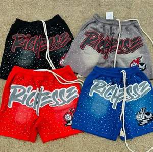 กางเกงขาสั้นผู้ชายสไตล์สตรีทลำลอง ระบายอากาศได้ดี เอวยางยืด แห้งเร็ว ปรับแต่งโลโก้ได้ ผลิตจากโพลีเอสเตอร์ 100% รับผลิตแบบ ODM - Product Image 2