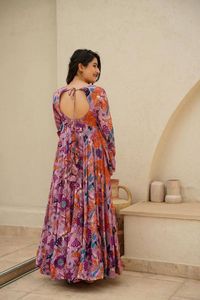 Diseñador de mujer Heavy Rayon Summer Festival Four-Sided Print Work Kurtis Set para ocasiones de fiesta - Product Image 4