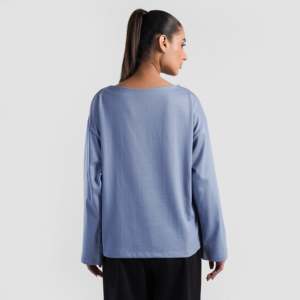Elevate JK Blue Boat Top : un élément de mode simple et élégant - Product Image 2